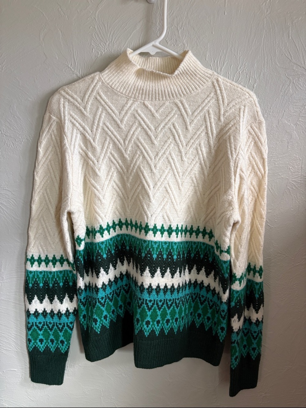 89th & Madison Cream and Green Patterned Turtleneck Sweater